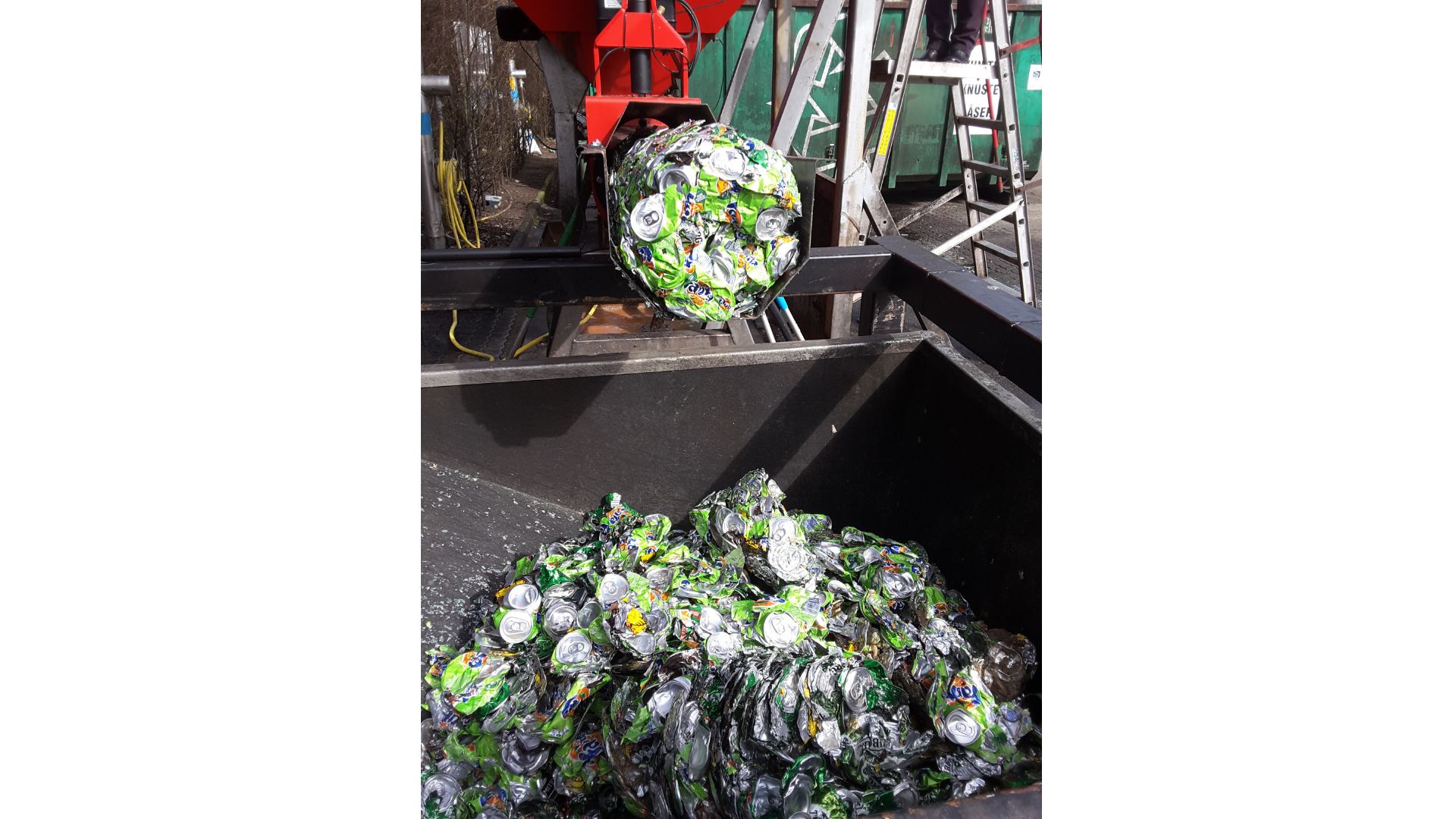 SK240 dewatering aluminum cans with soft drinks